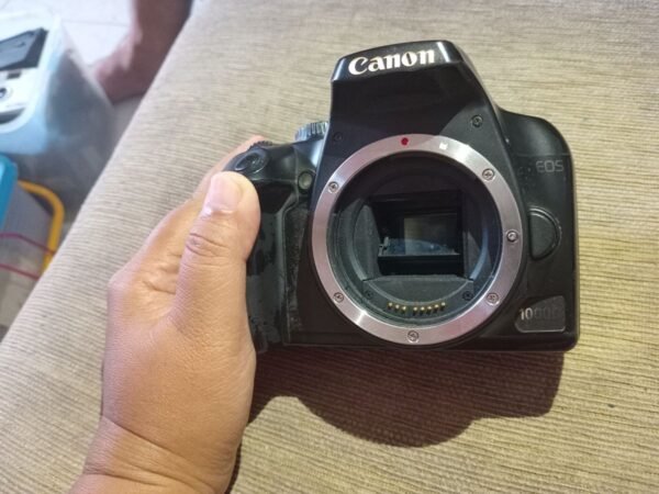 Bodi kamera DSLR Canon EOS 1000D Bekas