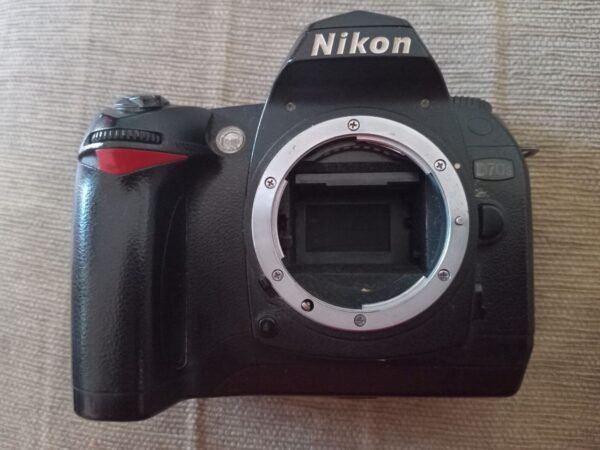 Bodi Kamera DSLR Nikon D70s Bekas