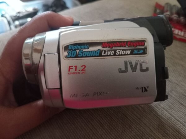 Kamera Video Handycam JVC tipe GR-Df570E Bekas.