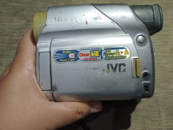 Kamera Video Handycam Merk JVC Tipe GR-D33AG - Gambar 2