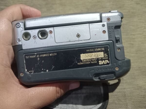 Kamera Video Handycam Merk JVC Tipe GR-D33AG - Gambar 3