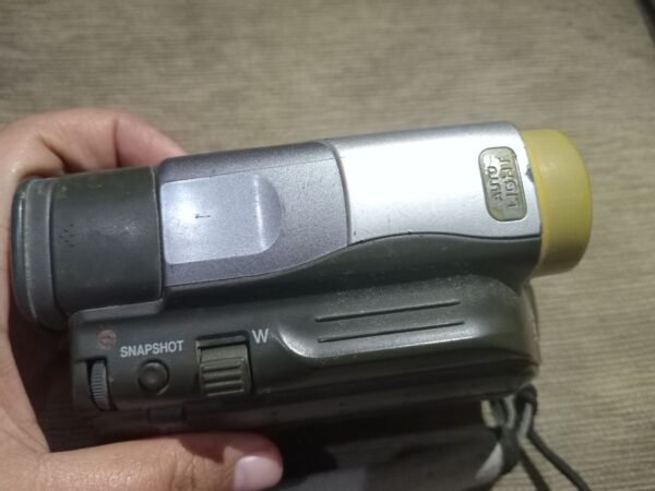 Kamera Video Handycam Merk JVC Tipe GR-D33AG - Gambar 5