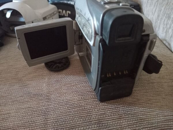 Kamera Video Handycam Merk JVC Tipe GR-D250AG Bekas. - Gambar 3