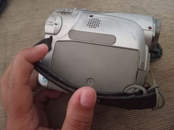 Kamera Video Handycam Merk JVC Tipe GR-D250AG Bekas. - Gambar 4