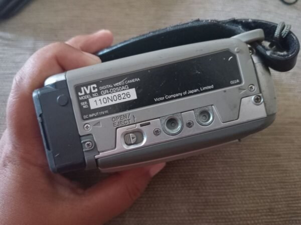 Kamera Video Handycam Merk JVC Tipe GR-D250AG Bekas. - Gambar 7