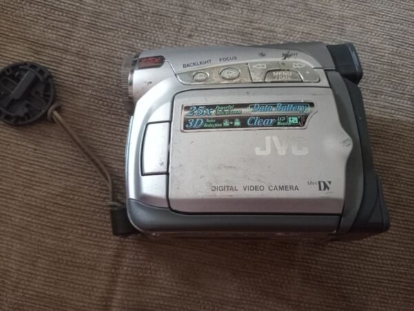 Kamera Video Handycam Merk JVC Tipe GR-D250AG Bekas.