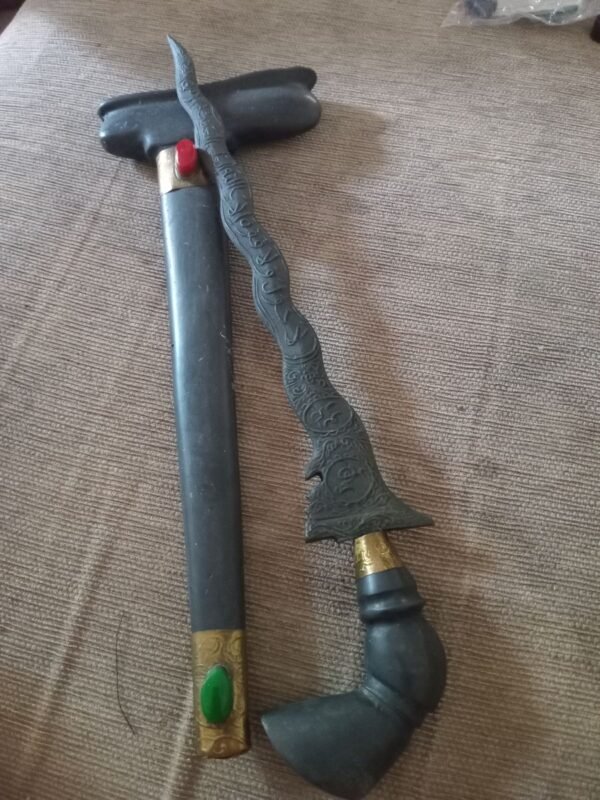 Keris Arjuna Berukuran 40 cm Peninggalan mbah kuno Antik Bekas.
