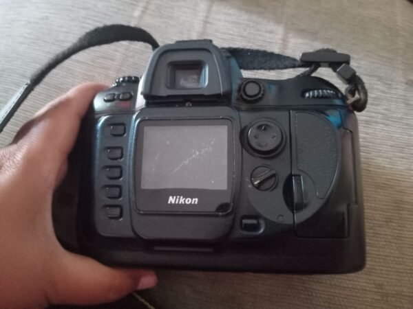 Bodi Kamera DSLR Nikon D100 Bekas - Gambar 7