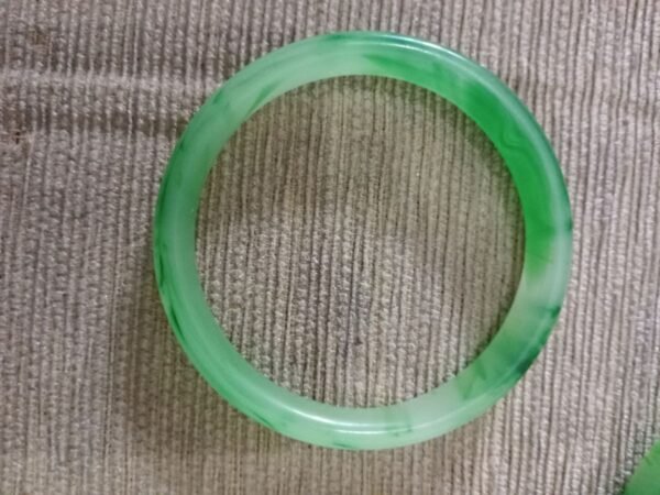 Koleksi Gelang Giok Hijau Putih