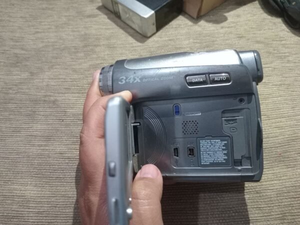 Kamera video Handycam JVC tipe GR-d770AG Bekas. - Gambar 2