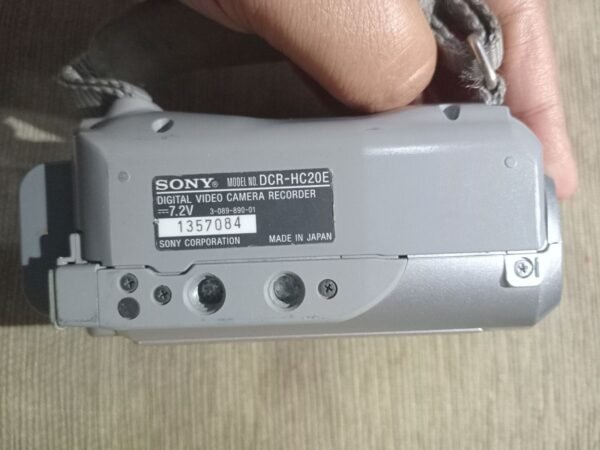 Kamera Video Handycam Merk Sony Tipe DCR-HC20E Bekas. - Gambar 4