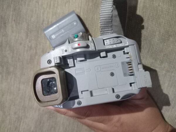 Kamera Video Handycam Merk Sony Tipe DCR-HC20E Bekas. - Gambar 8