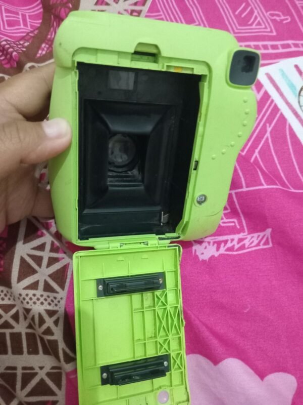 Kamera Polaroid Fuji instax Mini 9 Hijau Bekas. - Gambar 3