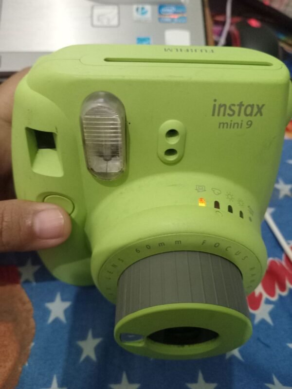 Kamera Polaroid Fuji instax Mini 9 Hijau Bekas.
