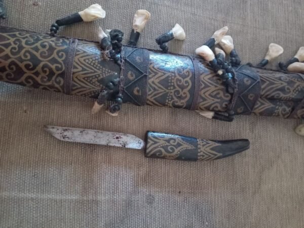 Pedang Mandau Besar Peninggalan mbah kuno Bekas Antik. - Gambar 8