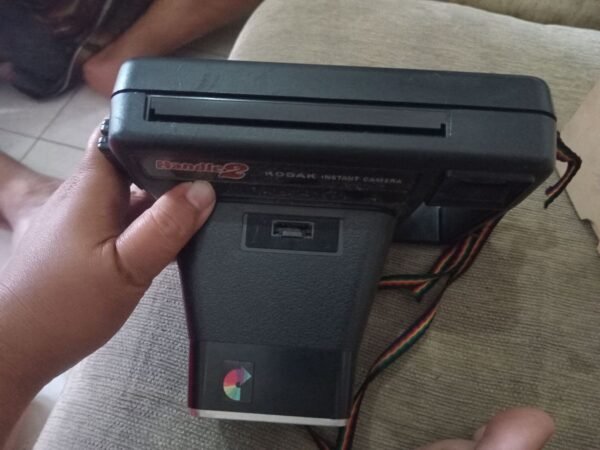 Kamera Polaroid Kodak Handle 2 Bekas. - Gambar 3